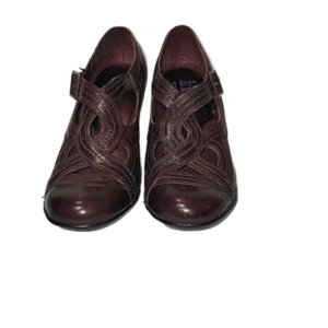 CLARKS " Indigo" heeled leather loafers Size 7